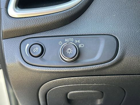 Used 2018 Chevrolet Trax LT w/ LT Convenience Package image 30