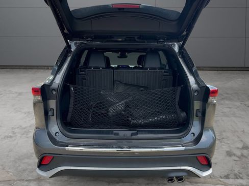 Used 2023 Toyota Highlander XSE AWD/4WD image 19