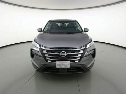 Used 2025 Nissan Rogue SV image 2