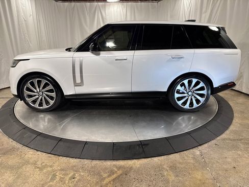 Used 2023 Land Rover Range Rover Autobiography image 6