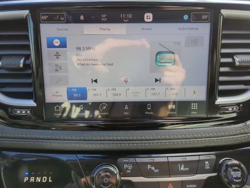 Used 2023 Chrysler Pacifica Limited FWD image 16