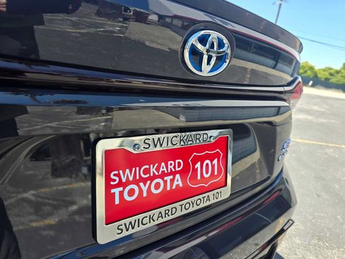Used 2025 Toyota Corolla SE w/ Convenience Package FWD image 13