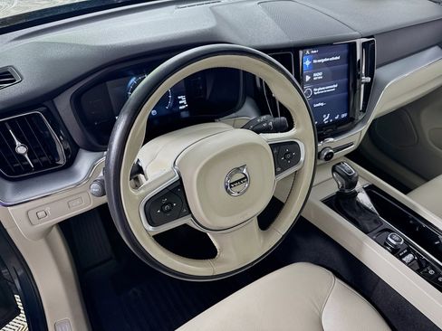 Used 2019 Volvo XC60 T6 Momentum w/ Premium Package AWD/4WD image 12