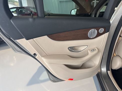 Used 2020 Mercedes-Benz GLC 300 4MATIC image 23