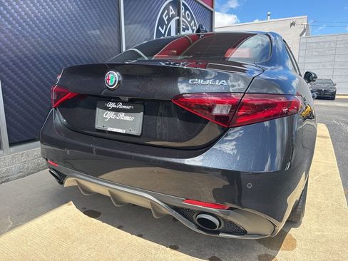 Used 2023 Alfa Romeo Giulia Veloce AWD/4WD image 7