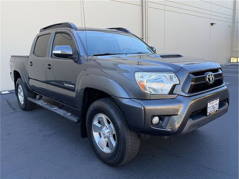 Used 2015 Toyota Tacoma PreRunner w/ TRD Sport Package RWD image 2