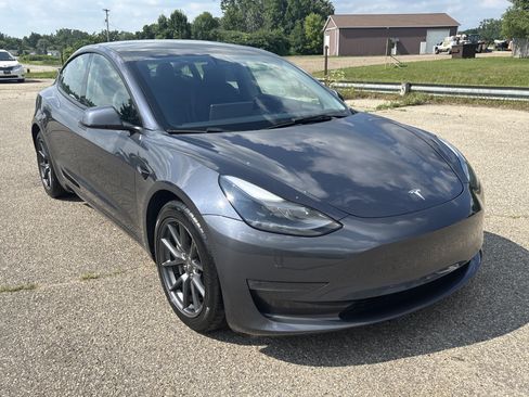 Used 2023 Tesla Model 3 Standard Range RWD image 1