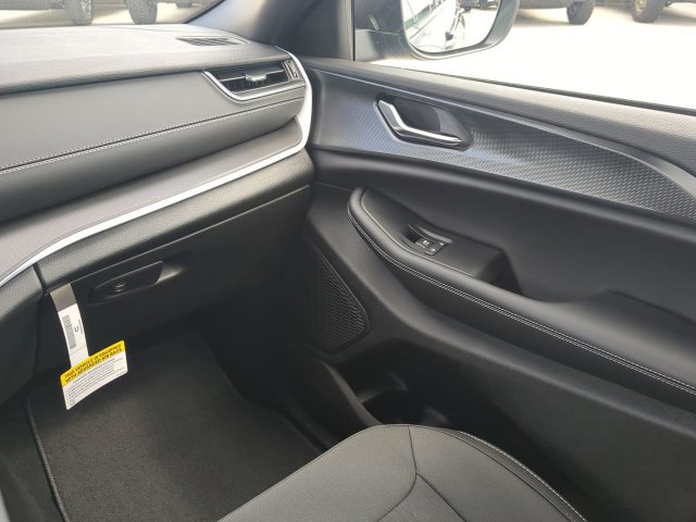 New 2026 Jeep Grand Cherokee Laredo RWD image 19