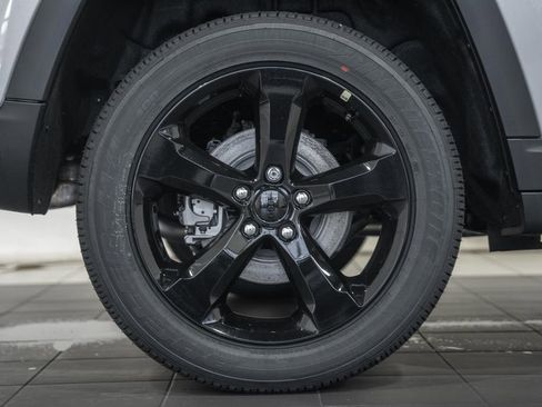 New 2025 Jeep Grand Cherokee Altitude image 16