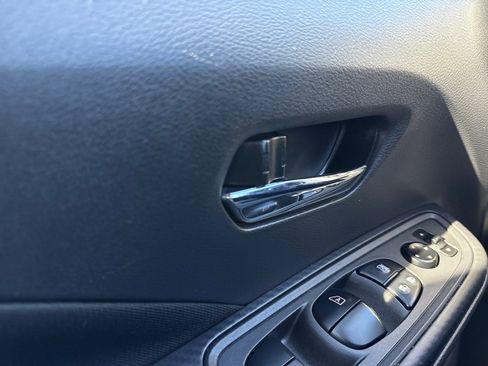 Used 2022 Nissan Versa SV image 25