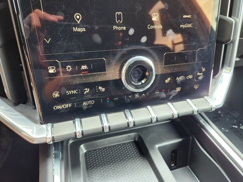 Used 2025 GMC Acadia Elevation image 28