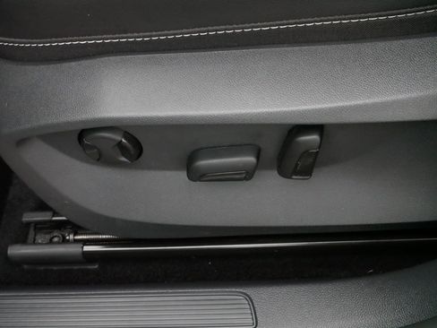 Used 2023 Volkswagen Taos SEL image 20