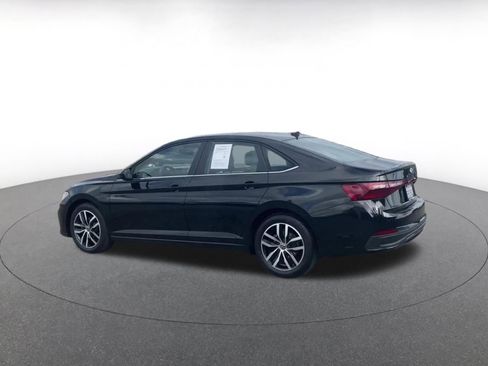 Used 2025 Volkswagen Jetta SE image 10