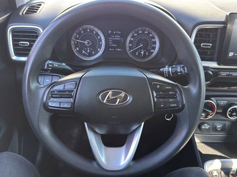 Used 2021 Hyundai Venue SE image 10