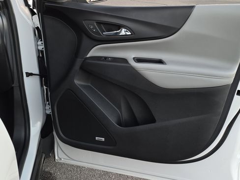 Used 2018 Chevrolet Equinox Premier image 34