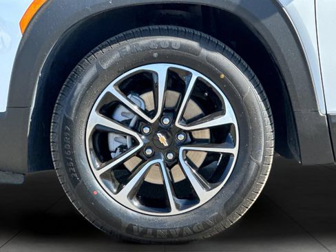 Used 2025 Chevrolet TrailBlazer LT FWD image 24