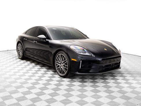 Used 2024 Porsche Panamera image 7