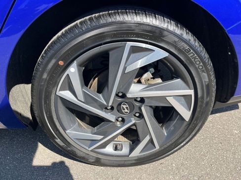 Used 2025 Hyundai Elantra SEL image 31