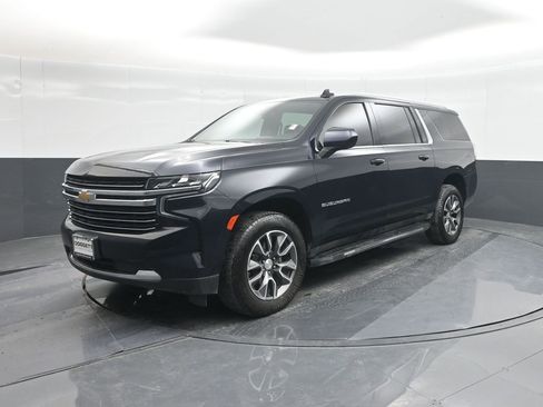 Used 2021 Chevrolet Suburban LT w/ Rear Media and Nav Package RWD image 32