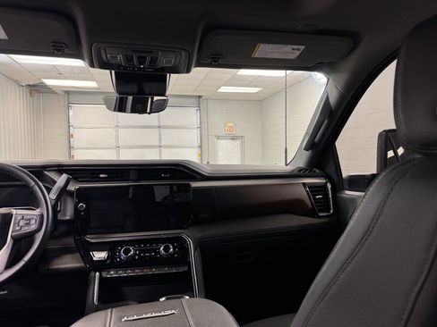 Used 2025 GMC Sierra 3500 Denali w/ Denali Reserve Package image 23