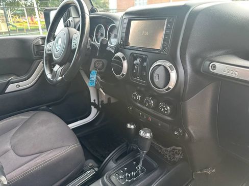 Used 2014 Jeep Wrangler Unlimited Rubicon w/ Connectivity Group AWD/4WD image 24