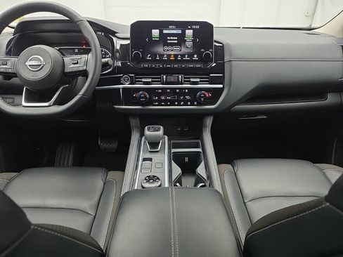 Used 2024 Nissan Pathfinder SL AWD/4WD image 30