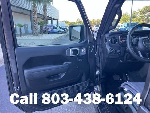 Used 2026 Jeep Wrangler Unlimited Rubicon 392 AWD/4WD image 4