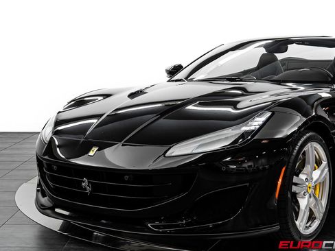 Used 2019 Ferrari Portofino RWD image 14