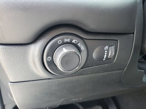 Used 2025 Dodge Durango GT AWD/4WD image 11