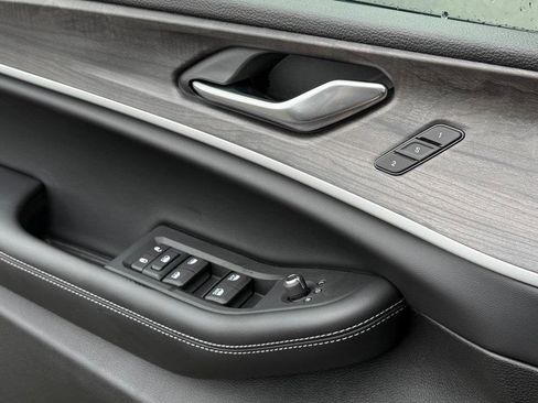 New 2025 Jeep Grand Cherokee L Limited w/ Luxury Tech Group II image 34