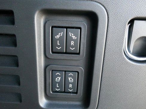 New 2026 Chevrolet Traverse RS AWD/4WD image 16