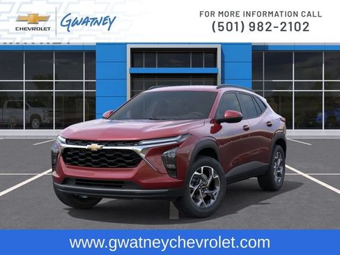 Used 2025 Chevrolet Trax LT FWD image 6
