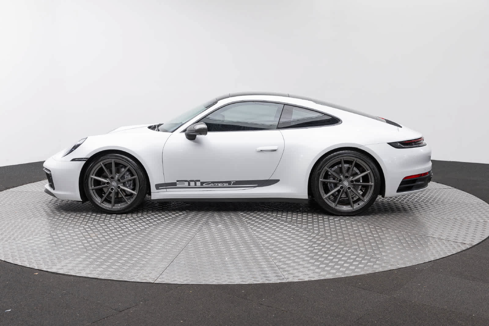 Used 2024 Porsche 911 Carrera T RWD image 3