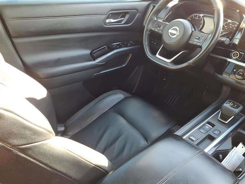 Used 2022 Nissan Pathfinder SL image 9