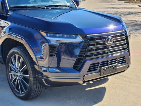 Used 2024 Lexus GX 550 w/ Accessory Package (2T) image 7