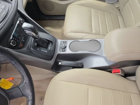 Used 2015 Ford Escape SE w/ Equipment Group 201A FWD image 26