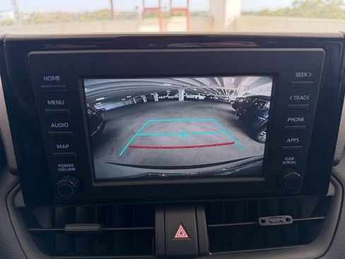 Used 2019 Toyota RAV4 LE image 9