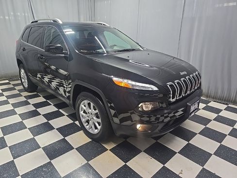 Used 2016 Jeep Cherokee Latitude w/ Cold Weather Group image 3