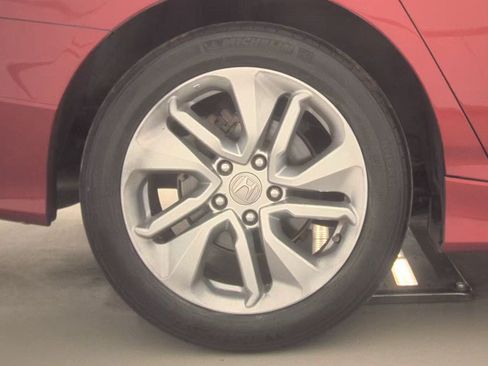 Used 2018 Honda Accord LX image 9