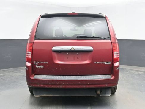 Used 2010 Chrysler Town & Country Limited FWD image 9