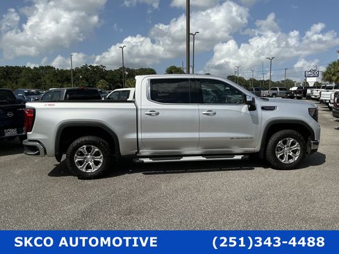 Used 2022 GMC Sierra 1500 SLE w/ X31 Off-Road Package AWD/4WD image 6