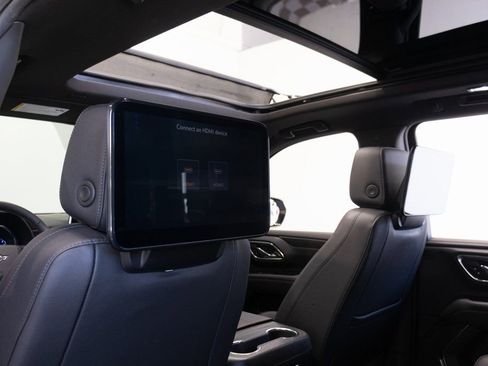 Used 2024 Chevrolet Suburban Z71 w/ Luxury Package image 22