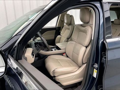 Used 2023 Lincoln Aviator Reserve w/ Equipment Group 201A AWD/4WD image 8