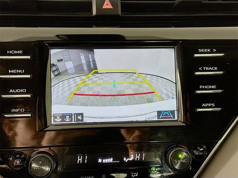 Used 2018 Toyota Camry L image 14