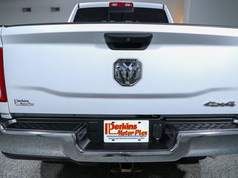 Used 2024 RAM 2500 Tradesman w/ Chrome Appearance Group AWD/4WD image 8