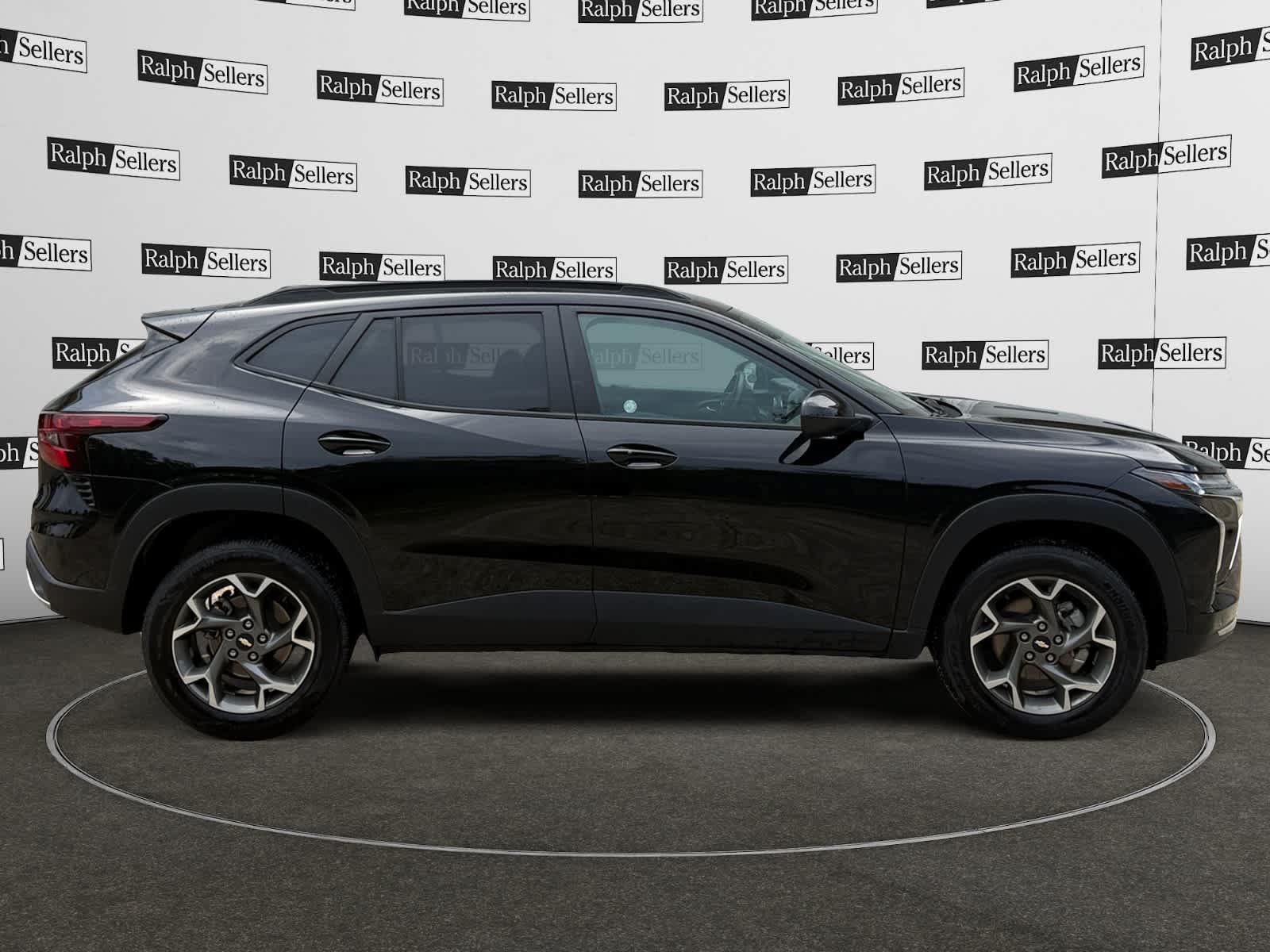 Used 2025 Chevrolet Trax LT w/ LT Convenience Package FWD image 7