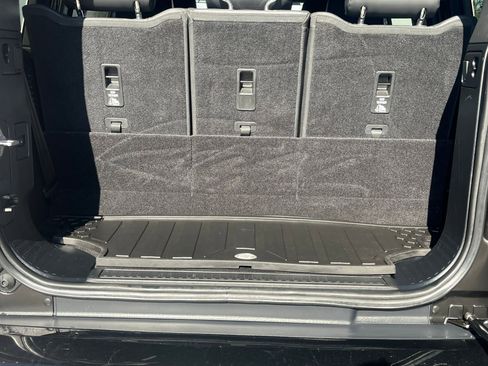 Certified 2024 Land Rover Defender 130 X-Dynamic SE image 32