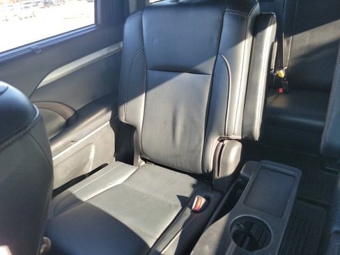 Used 2018 Toyota Highlander SE image 7