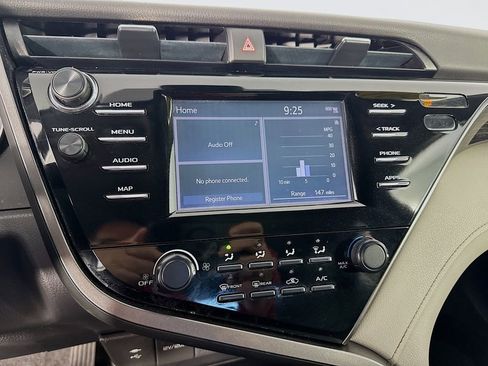 Used 2019 Toyota Camry LE image 18