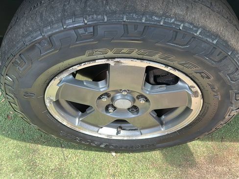 Used 2006 Jeep Commander 4WD image 25